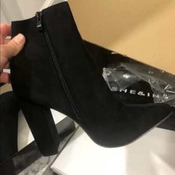 Black heeled boots - Picture 3 of 4